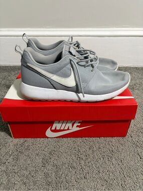 Nike Roshe One Gray Sneakers Youth 6Y Fits Women’s 7.5